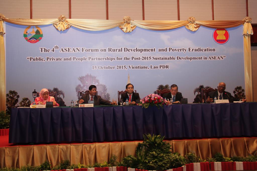 ASEAN_CSR_at_panel_discussion_at_Laos_PPP_event