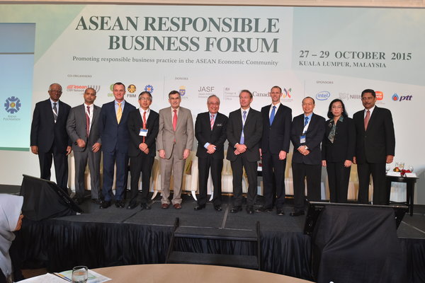 rsz_asean_responsible_business_forum_group_photo